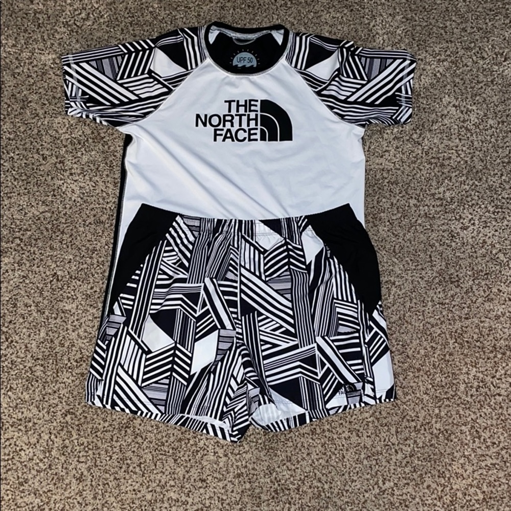 White/black designs The North Face shirt w/shorts.